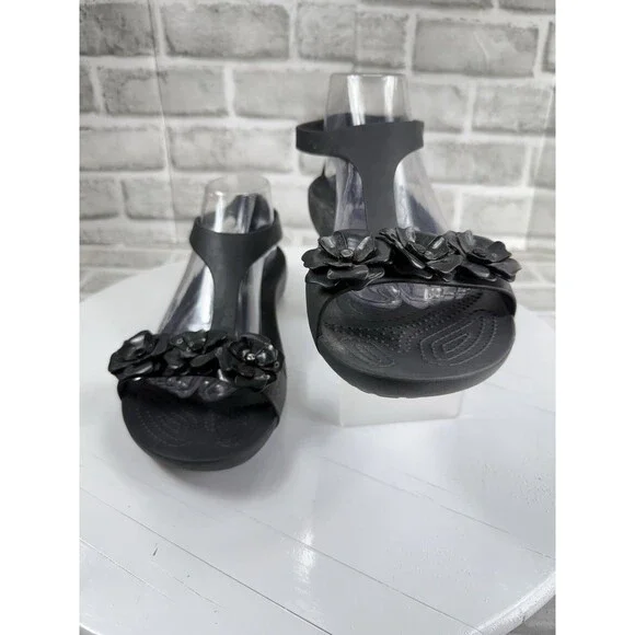 Crocs Serena Women's Size 11 Black T Strap Floral Embellish Bach Summer Sandals - Picture 5 of 12